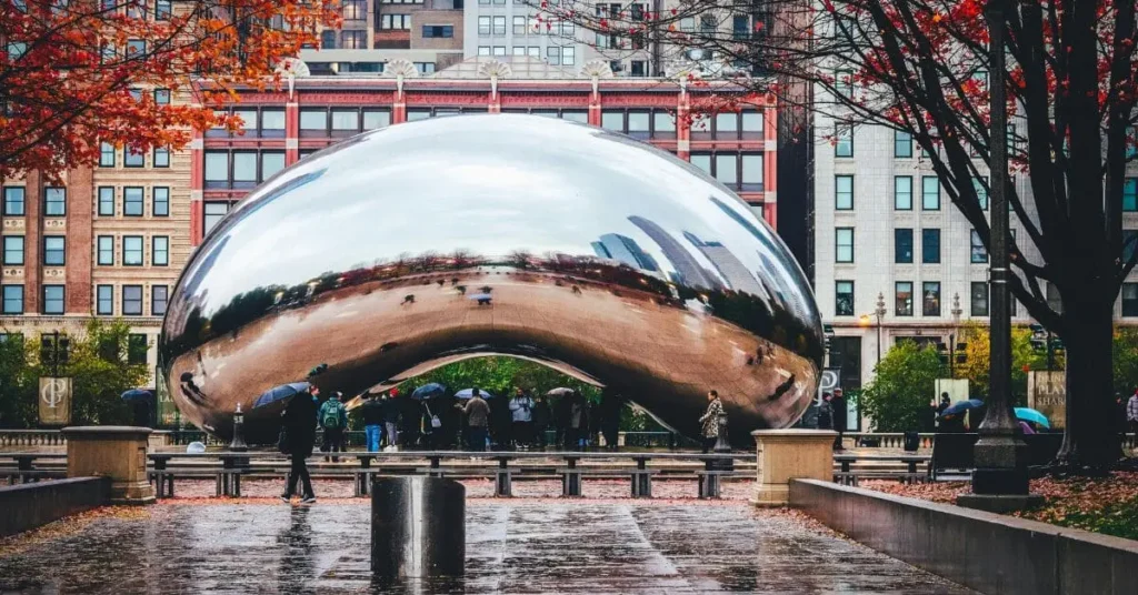 Cloud Gate in Chicago’s Millennium Park, a must-see attraction and one of the best places to visit in the USA for first-time travelers.